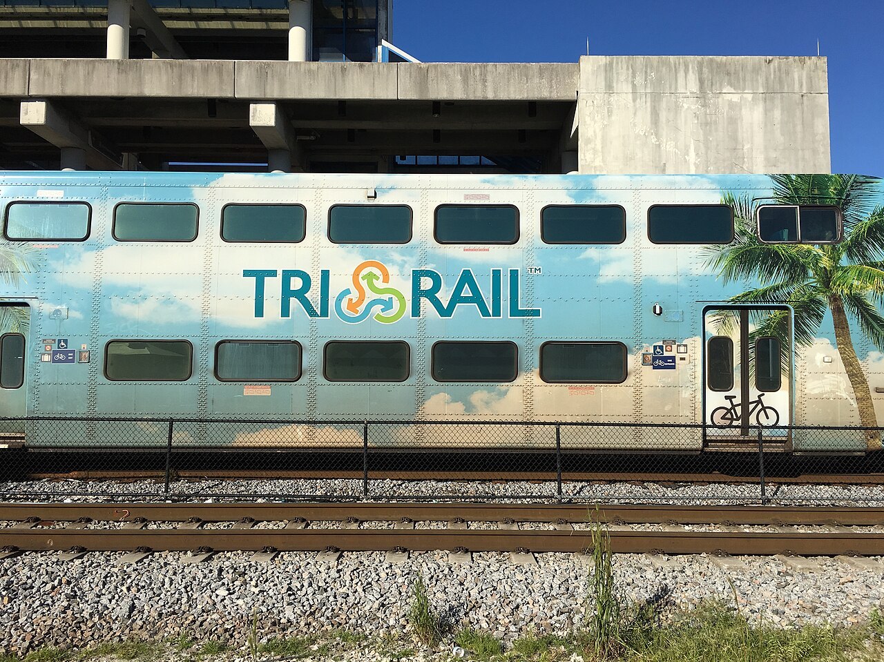 Tri-Rail Train (37986392746)