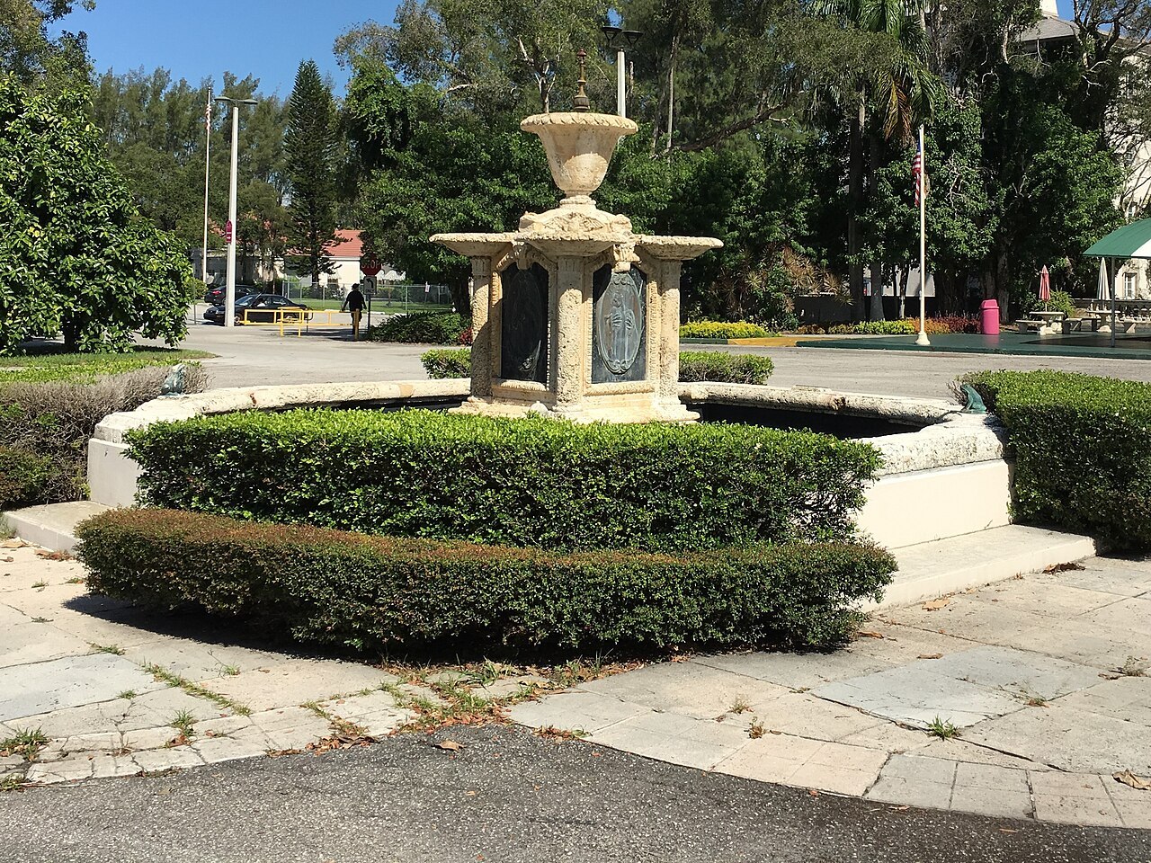Widener Fountain Hialeah Park Race Track (28495576574)